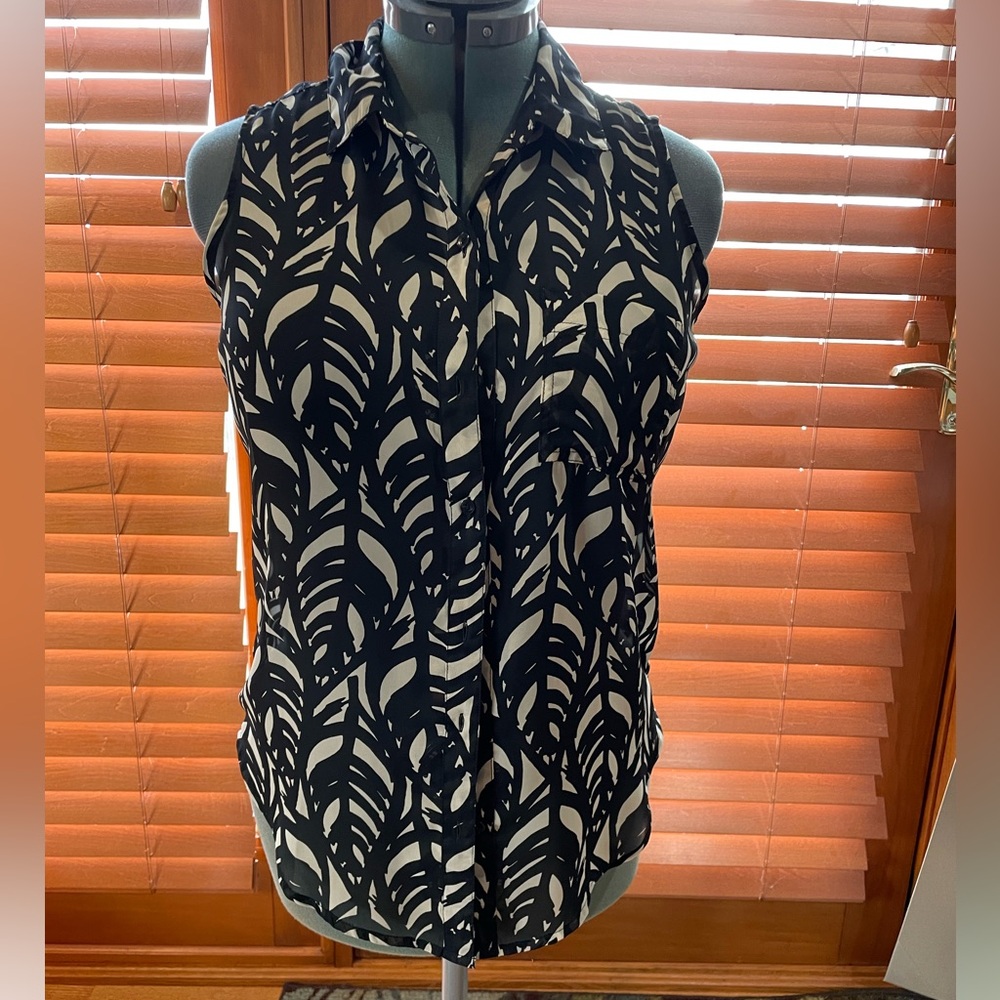 Women’s sleeveless blouse